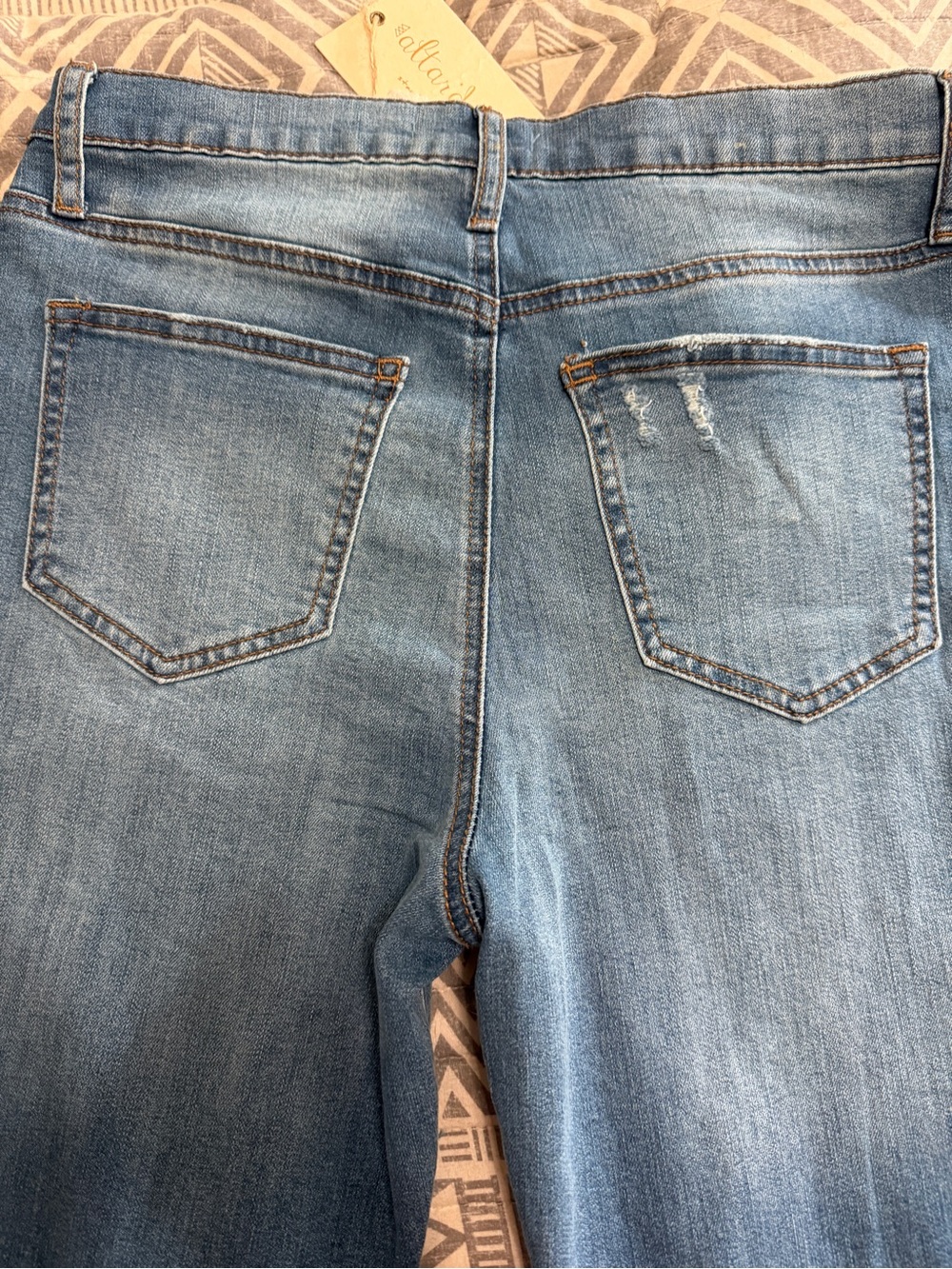 Altar’d State NWT High Rise Skinny Ankle Jeans Light Wash Distressed Size 29/9 - Picture 3 of 8